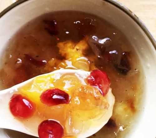 煮銀耳蓮子湯時(shí)沒(méi)有冰糖可以用白糖代替嗎