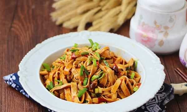豆皮怎么炒好吃,豆皮怎么炒好吃又簡(jiǎn)單 有什么做豆皮的技巧視頻圖11