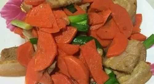 怎么炒紅蘿卜,紅蘿卜怎么炒著好吃又簡單的做法圖3