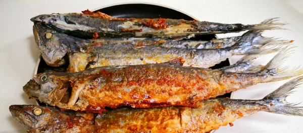燉鯽魚(yú)能放料酒,燉魚(yú)時(shí)為了避免腥味圖4