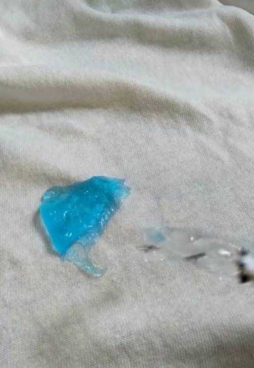 衣服上的水晶泥干了怎么去除,衣服上的水晶泥干了怎么去除小竅門(mén)圖2