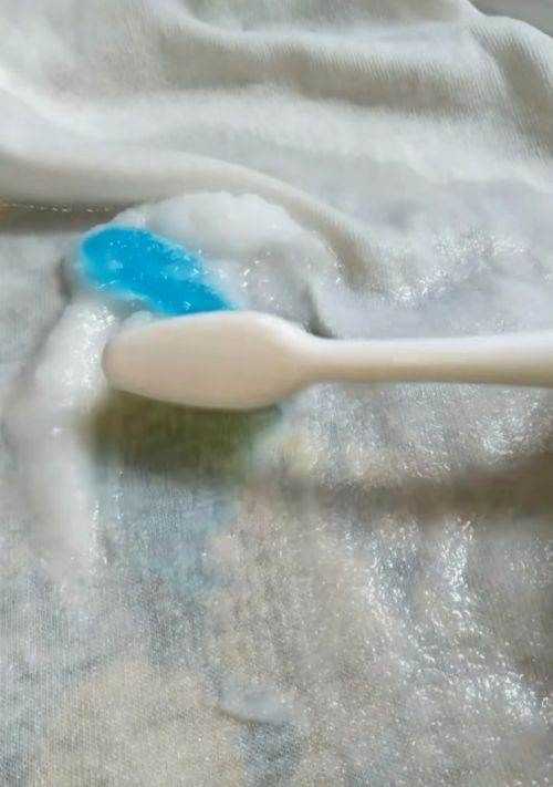 衣服上的水晶泥干了怎么去除,衣服上的水晶泥干了怎么去除小竅門(mén)圖5
