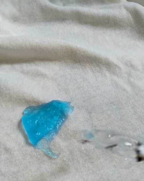 衣服上的水晶泥干了怎么去除,衣服上的水晶泥干了怎么去除小竅門(mén)圖8