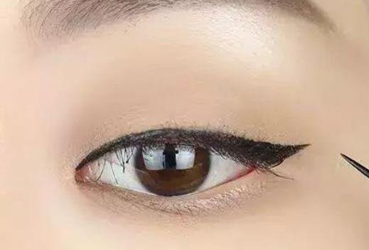 單眼皮怎么畫(huà)眼線(xiàn)
