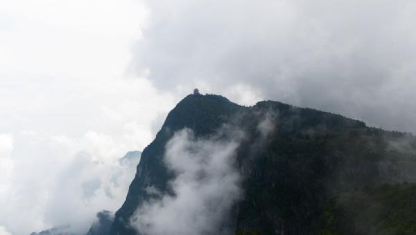 峨眉山