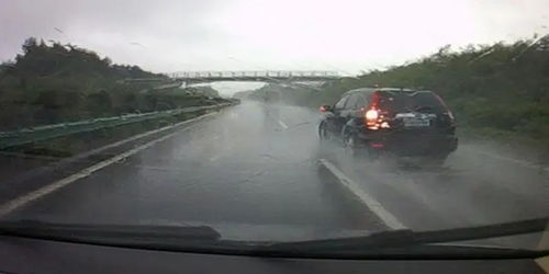 雨天高速路行車(chē)注意事項