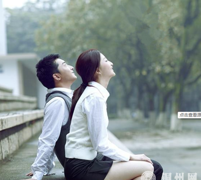 丈夫與情婦幽會(huì )，竟發(fā)現妻子和老男人。