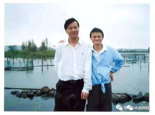 有一個業(yè)務(wù)員來我店里要給我做支付寶，說和馬云合作，真的假的啊？那個公司叫鴻凱電商