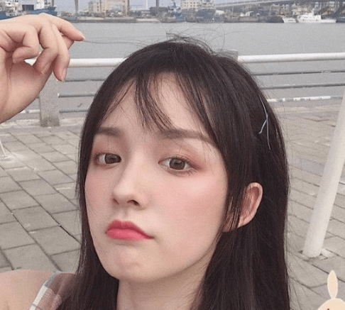 適合深夜看的傷感說說 總有一首歌費(fèi)煙，總有一段情費(fèi)酒